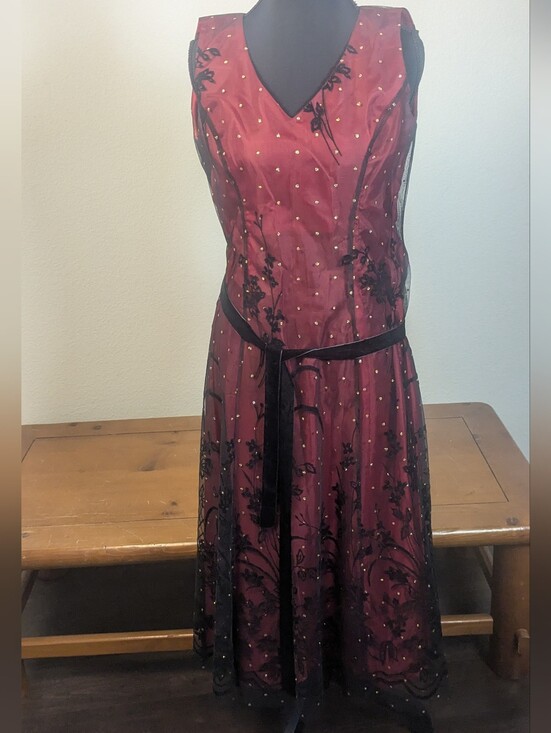 Coldwater Creek Dresses & Skirts - Coldwater Creek P6 Burgundy Black Floral Mesh Overlay Midi Dress